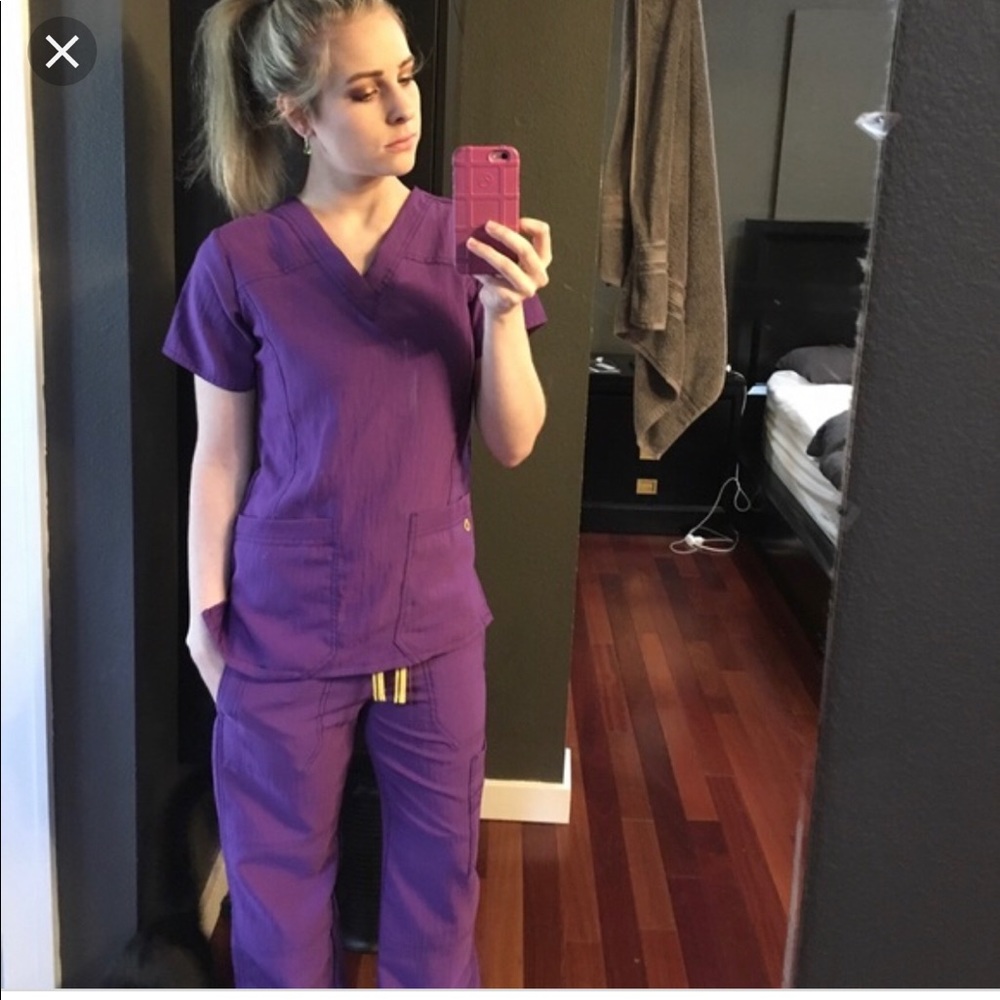 2 sets of Wonderwink scrubs medium purple / green